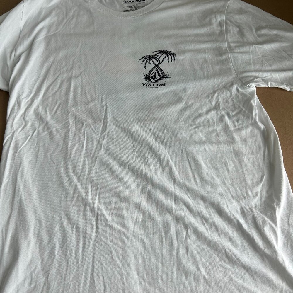 3 XL mens summer t shirts brand new never worn